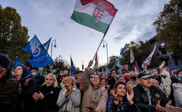 Outsider from the right backed by left to beat Viktor Orbán